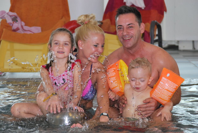 Lilly und Fabio Striednig hatten mit Mama Claudia und Papa Robert auch viel Spaß
