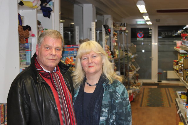 Herbert Meller und Brigitte Grundner bei der Eröffnung des Vinizmarktes am neuen Standort.