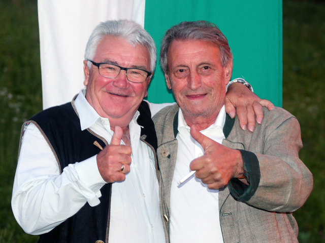 Hubert Scheer und Franz Halper bei der Sonnwendfeier 2014 am Pibersteiner See.
