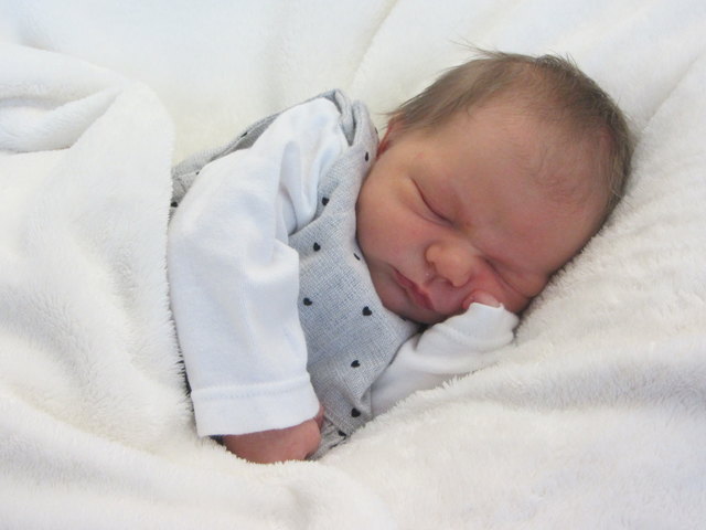PIA HEISS Geboren: 13.12.2015 um 06:03 Uhr; Größe: 50 cm; Gewicht: 3.000 g; Wohnort: 3470 Kirchberg/Wagram