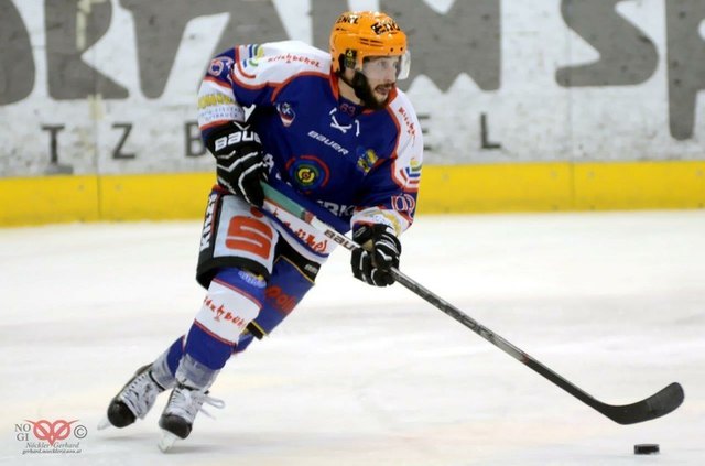 Die Adler (Bild: Peter Lenes) verloren knapp 3:4.