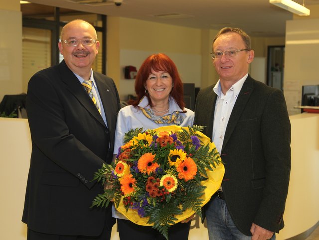Heinz Czerny, Frau Hermine Blaha und der stellvertretende Kaufmännische Direktor Mag. (FH) Herbert Karner.