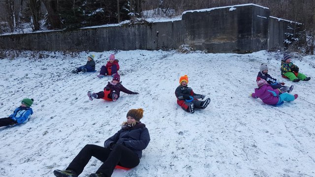 Die Kinder des Kindergartens Krambambuli hatten auch mit wenig Schnee ihre Freude. | Foto: KK