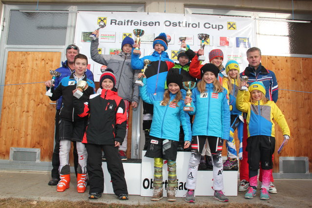 Die Klassensieger des Raiffeisen Cup Kinderrennens in Obertilliach.