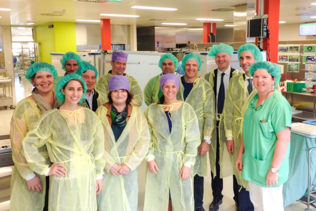 Das Team der Kaufmännischen Direktion des UK Krems mit (drei rechts außen) DI Franz Laback, MBA (Kaufm. Direktor UK Krems), Mag. Dr. Bernhard Kadlec (Kaufm. Direktor UK ST. Pölten, Elisabeth Zanghellini (Leitung AEMP, UK St. Pölten)