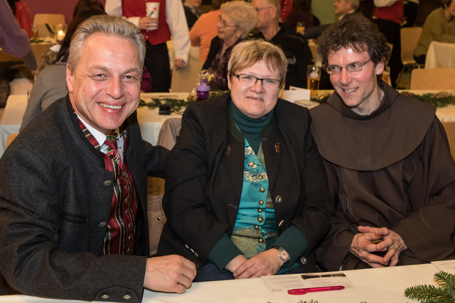 BGM Karlinger, Stadträrin Marieluise Metlagel, Stadtpfarrer Pater Martin Bichler | Foto: Manfred Übelbacher