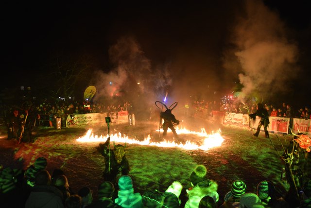 Insgesamt 250 Perchten sorgten beim zweiten "Raunachtslauf" am Gaminger Umberg für ein höllisches Spektakel.
