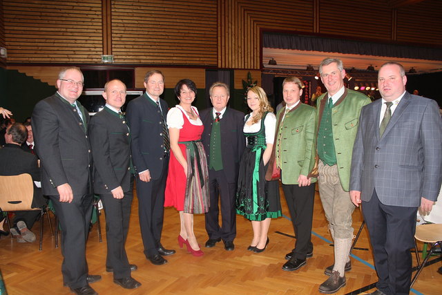 v. l.: Kammerobmann Thomas Handler, Direktor Franz Aichinger, Kammerobmann Josef Fuchs, Bürgermeisterin Michaela Walla, Landesrat a.D. Franz Blochberger, AV-Vorstandsmitglied Magdalena Heissenberger, AV-Obmann Johann Stickelberger, Bundesrat Martin Preine
