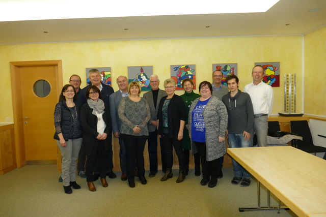 Der Vorstand der Dorfentwicklung Mitterkirchen mit Bürgermeister Herbert Froschauer (hintere Reihe, 2. von links).