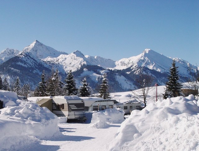 Sommer wie Winter ist der Campingplatz in Grän bei den Gästen beliebt.