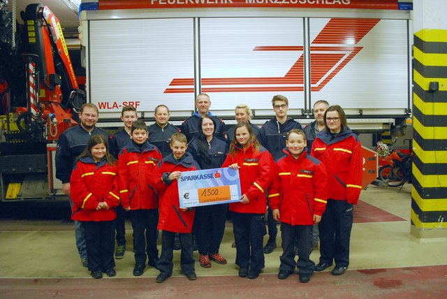 Feuerwehrjugend der FF Mürzzuschlag mit Betreuern. Foto: Claudia Sturm