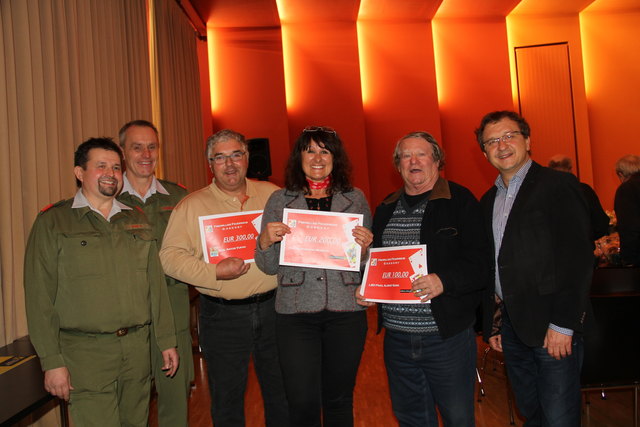 Kommandant Hermann Haas, Karl Hanzlich, Franz Monschein, Astrid karner, Ludwig Messerer und Anton Vukan (v.l.).