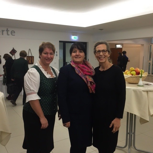 Bgm. Maria Skazel, LL 2. LTPräsd. Manuela Khom, BZL Ingrid Gady.