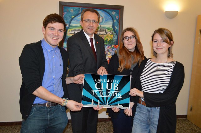 Laden zum Capital City Club: Peter Schicho, Matthias Stadler, Anna Weilguny und Marie Chahrour.