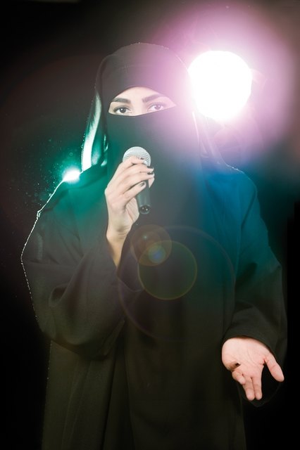Elisa Afie Agbaglah als Azime