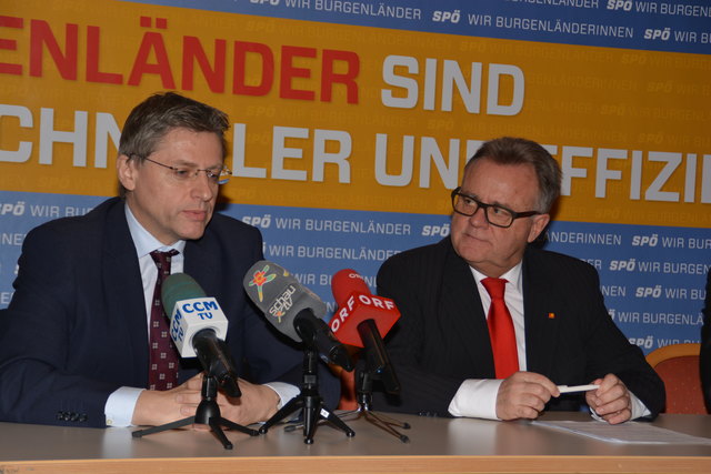 Wirtschaftsexperte Stefan Bruckbauer erläutert die wirtschaftliche Entwicklung des Burgenlandes. LH Hans Niessl darf sich über einige positive Bewertungen freuen.