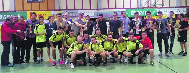 Im Profibewerb blieb das Team Mitterfellner, am Foto mit allen Mannschaftsführern, siegreich.