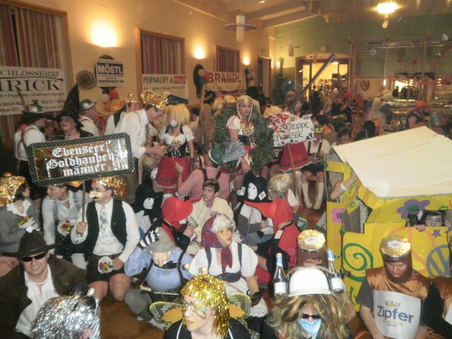 Sockenball in Obertraun – einer der buntesten Maskenbälle im Salzkammergut am Samstag, 23. Jänner, ab 20 Uhr, Bundessport- und Freizeitzentrum Obertraun.