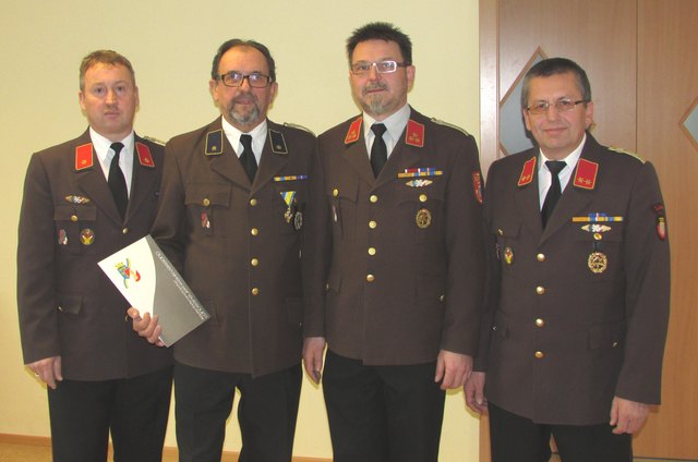 Foto von links: Kdt.-Stv. Christian Wilfinger, Ehrenverwalter Walter Riedl, UA-Kdt. Wolfgang Ulrich, Kdt. Stefan Guttmann.