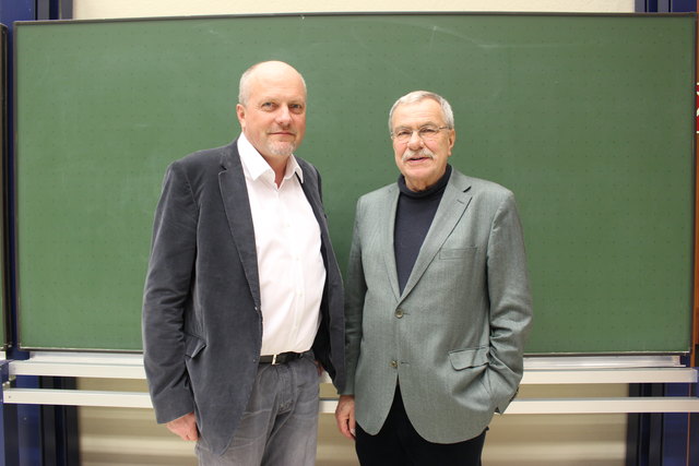Informierten: Leiter der Chirurgie Dietmar Öfter-Velano mit Moderator Dieter zur Nedden