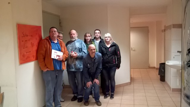 Die Parteikollegen übergaben gemeinsam die Spende im B37 in Linz.