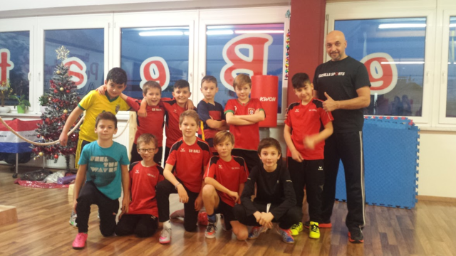 Ihre Power holten sich die Jungs von Trainer Werner Steidl in der Muckibude von Fitnesscoach Hamzar Ekinci in Rum.