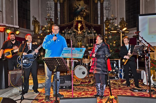 Brixens Bgm. Ernst Huber bei seine Grußworten in der Pfarrkirche.