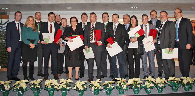 Für 25 Dienstjahre wurden geehrt: Herbert Hauser, Karl-Heinz Armstorfer, Andreas Weichbold, Hermann Schleindl, Barbara Lindner, Harald Erbschwendtner, Wolfgang Maiburger, Herbert Stöllberger, Karl Schmiedlechner, Michael Stuchlik, Eva Maria Petereder, Ste