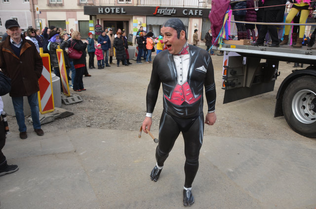 Gerhard Schuberth in einem seiner besten Kostüme: dem Body-Paint-Anzug.