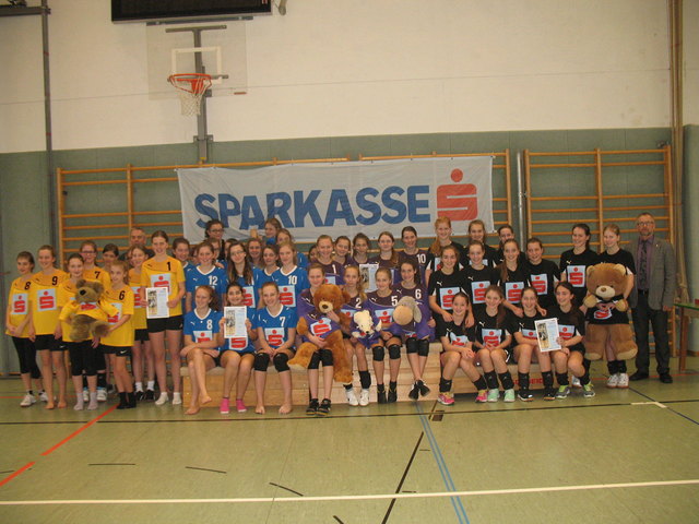 Ohne Satzverlust sicherten sich die Mädchen der 4. Sportklasse der Sport-NMS Ulrichsberg den Bezirksmeistertitel in der Schülerliga Volleyball.