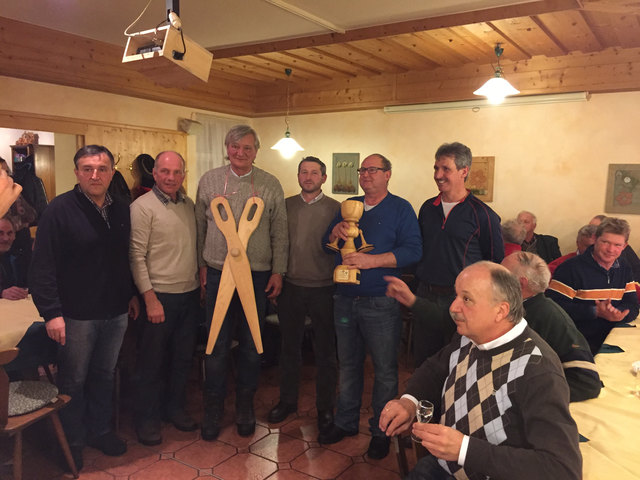 Obmann Herbert Schilcher und die beiden "Moar" Bgm. Peter Rotschopf (3. v links) und Bgm. Johannes Rauter (4. v. links) freuten sich über die gelungene Veranstaltung