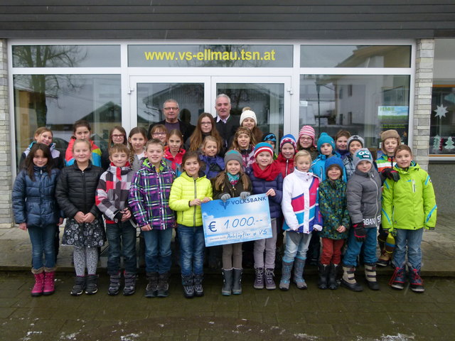 Die fleißigen Ellmauer Klöpfler mit Bürgermeister Klaus Manzl (ganz hinten, re.) und Direktor Hermann Ortner.