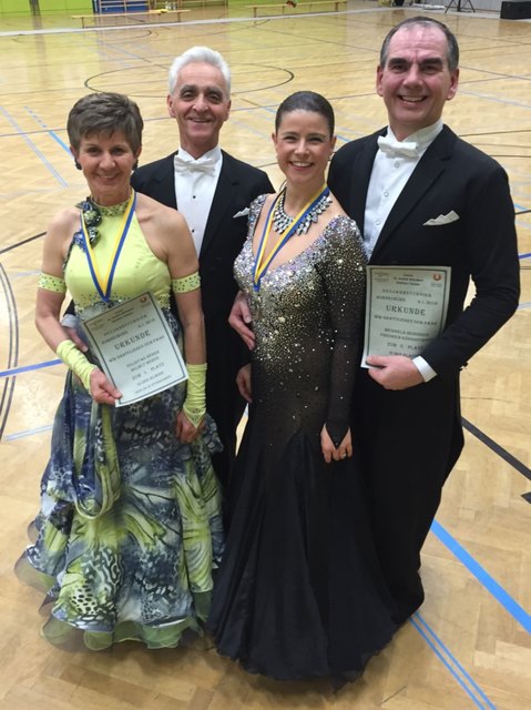 Neujahrsturniere Korneuburg: die strahlenden Welser Medaillengewinner Weber/Weber und Königstorfer/Heininger