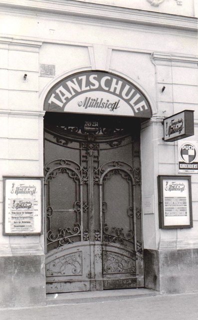 Seit 120 Jahren ein Fixpunkt auf der Schönbrunner Straße. | Foto: Tanzschule Mühlsiegl