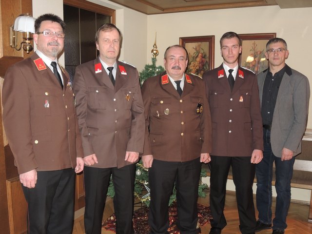Im Bild von links: Unterabschnittskommandant HBI Wolfgang Ulrich, Verwalter Andreas Lahner, Kommandant OBI Johann Gretzel, Kommandant-Stv. Roman Lahner, Bürgermeister Andreas Pichler.
Bild: Gemeinde Lichtenau.