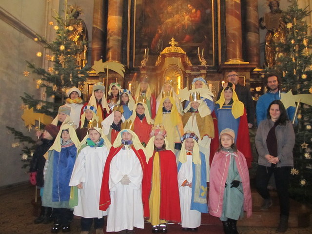 Die Sternsinger in Emmersdorf waren an zwei Tagen unterwegs um Spenden für die dritte Welt zu sammeln. Und das sehr erfolgreich. 3.470 Euro ist das beachtliche Endergebniss der Sammelaktion. | Foto: Gundacker