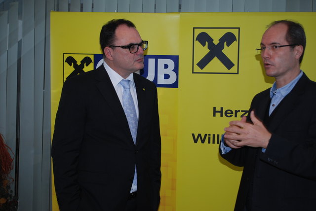 "Die Jugend gehört gefördert, damit wir auch zukünftig die Wirtschaft mit Top-Kräften sichern können.", sind sich Raiffeisenbank-Direktor Thomas Kriz und Thomas J. Nagy einig.