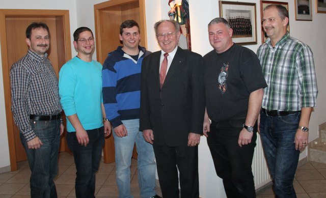 Vlnr:  EBI Werner Zwickelstorfer, V Werner Hackl, BI Ing. Thomas Petz, Bgm. Hubert Zwickelstorfer, OBI Ing. Karl Stöhr, EOBI Klaus Zwickelstorfer. | Foto: Gemeinde Scharndorf