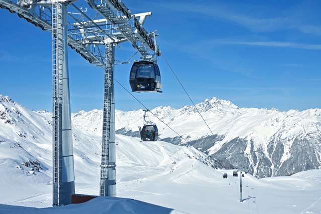 See dankt den Feuerwehrleuten: Die Bergbahnen See laden zum Feuerwehr-Skitag.