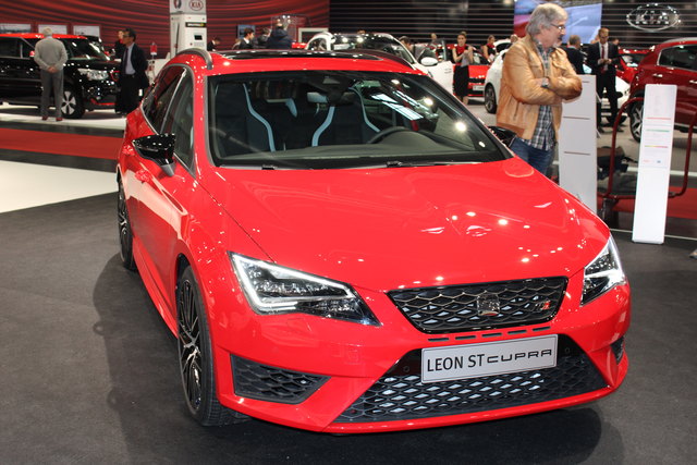 Den Seat Leon gibt es jetzt als Cupra 290. Als Sport Coupé ab 36.590 Euro, als Fünftürer ab 36.940 Euro und als Kombi ab 38.090 Euro.
