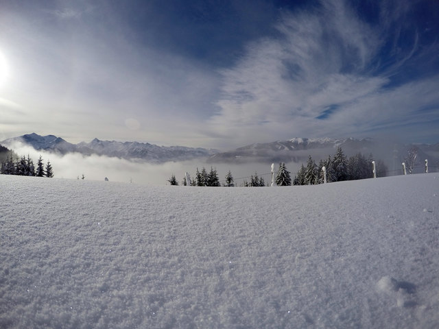 Schnee soweit das Auge reicht. 40 cm Neuschnee am Gipfel machen Lust auf die erste Skitour abseits
der Skipisten. Der Ronachkopf, ein Berg nur für Skitourengeher wartet auf begeisterte Wintersportler.