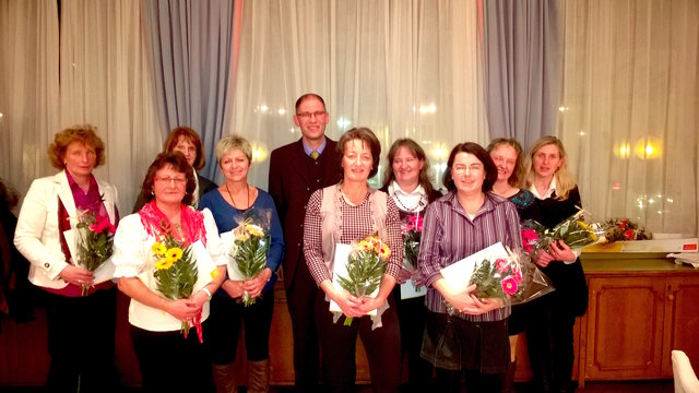 Eva Futterknecht Rauscher, Hannelore Berger, Renate Frischengruber, Hildegard Lehmerhofer, Zentrumsleiter Rainer Harrauer, Silvia Ebner, Hermine Fock, Drazenka Meissl, Elisabeth Murth, Maria Rohringer