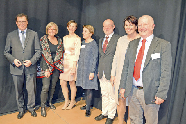 Beim Neujahrsempfang (v.l.): LR Mag. Norbert Darabos, Bürgermeisterin Ingrid Salamon, Jennifer Gut, MA, Leiterin Haus Mattersburg, MMag. Eva Blagusz, Prokuristin pro mente Burgenland, Prof. Karl Dantendorfer, Petra Prangl, pro mente Burgenland, HR Mag. Br