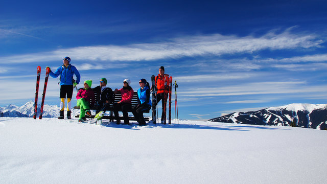 Ab sofort ist die Skiroute auf den Ronachkopf geöffnet. Bei der Skitour bis auf 1.350 Meter Seehöhe
kommen sowohl Anfänger als auch Könner auf ihre Kosten. Bei Bedarf wird die Skiroute präpariert.