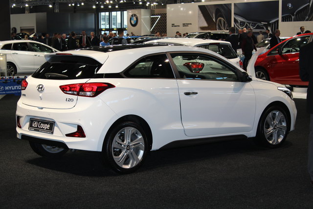Mit der Coupé-Variante des i20 will Hyundai vor allem jüngere Käuferschichten ansprechen. Der 2,25l mit 84 PS zu 14.090 Euro beinhaltet eine Fünf-Jahres-Garantie ohne Kilometerbegrenzung.