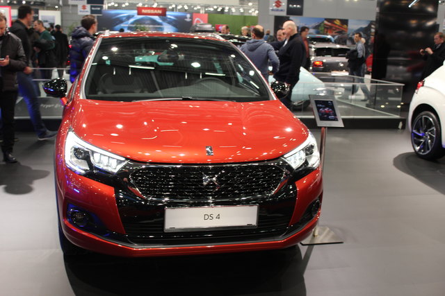 Mit dem DS4 in der Variante Crossback bringt die neue Marke DS Automobiles eine um 30 Milimeter erhöhte Karosserie. Ab 24.290 Euro.