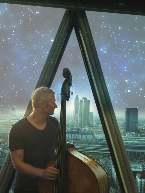 Markus Schieferdecker und seine Band beschreiben eine spannend unterhaltsame Weltraum-Abenteuerreise zwischen zeitgenössischem Jazz und dem Klangkosmos barocker Musik. Kartenreservierungen ab sofort unter
kunst@freiraum-jenbach.at oder Telefon +43 699 114