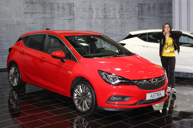 Der neue Opel Astra Fünftürer startet bei 16.990 Euro.