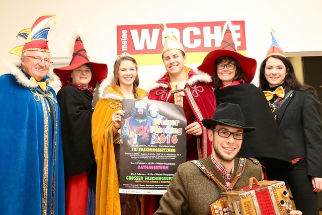 Die Faschingsgarde trat mit Prinz und Prinzessin, Musik und bester Laune ins WOCHE-Büro ein. | Foto: Kevin Lagler