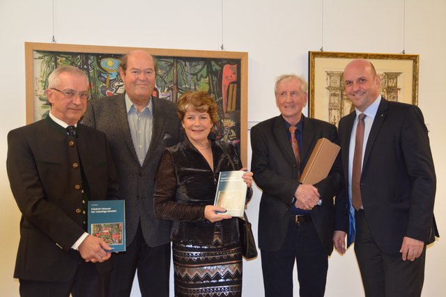 Museumskurator Ulrich Höllhuber, Armin und Margit Philipp (private Leihgeber), Max Wanker (privater Leihgeber) und Bmg. Joachim Maislinger.